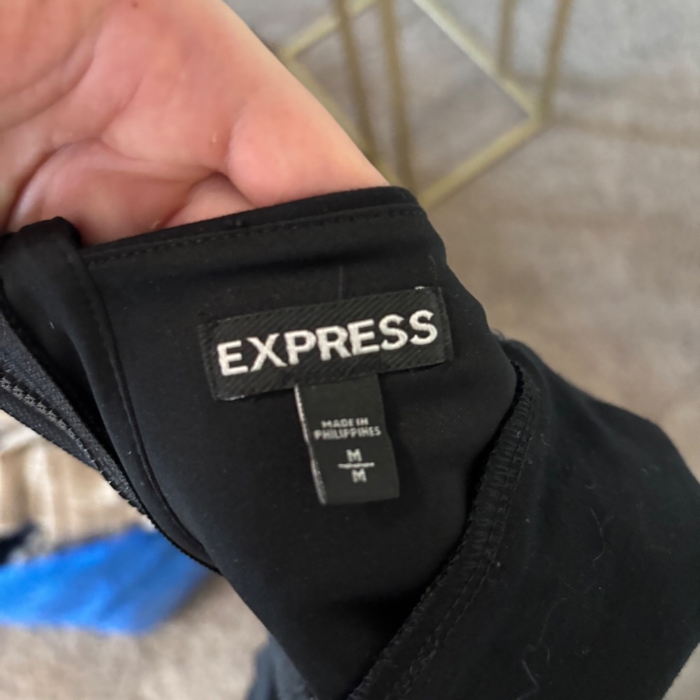 Express Crop Top - Picture 4 of 6